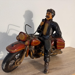 Vintage Harley Style Biker Sculpture – Retro Motorcycle Figurine Man Cave Decor 40cm