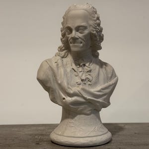 Voltaire Bust in Alabaster – Handcrafted French Enlightenment Sculpture, Philosophical Home Décor, Elegant Collectible Gift