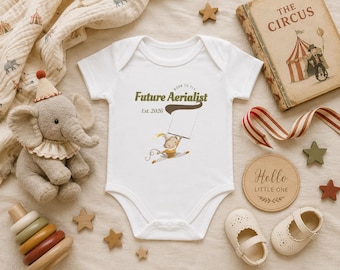 Body per neonati "Futura Aerea" (Est. 2026), tutina da circo, regalo per neonati con tessuti aerei, completo per neonati in cotone biologico, regalo per baby shower.