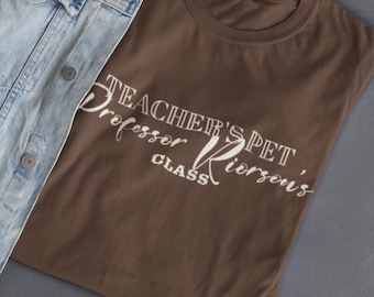 Vierter Flügel inspiriertes T-Shirt: Lehrer-Haustier - Comfort Colors Romantasy Shirt
