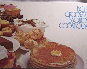 Vintage 1970s Betty Crockers Bisquick Cookbook Desserts Dinner Lunch Cooking Baking Cookies Cakes Hostess Gift Kitchen Southern Eating Chef
