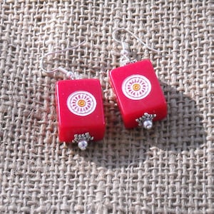 Mahjong oorbellen - rode mini Mahjong oorbellen - Mahjong sieraden - gratis verzending - Mahjong cadeau - Mahjong speler cadeau