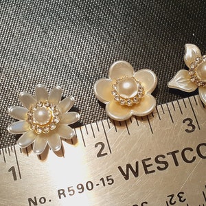 5 pezzi. Bling avorio, fiori, perle, cuori, gingilli, resina a fondo piatto, centri di fiori, coriandoli