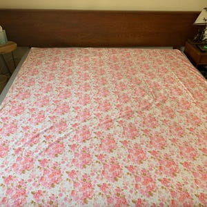 Vintage Matching Twin Sheet Set - 1pc fitted sheet & 1pc flat sheet, Pink Floral pattern