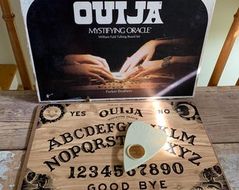 Vintage 1972 Ouija Board Mystifying Oracle William Fuld Talking Board Set. Made by Parker Brothers in Canada.