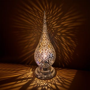 Lampe de table en laiton faite main, lampe de bureau élégante, éclairage d&#39;accentuation en cuivre marocain, lampe artisanale en cuivre