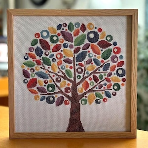 Patrón de punto de cruz de árbol colorido; patrón de primavera