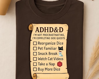 Camiseta con diseño de tirada de dados para concentración (TDAH&D), lista de verificación de distracciones, camiseta gráfica de misiones secundarias para TDAH, camiseta D20 Nat 1 (Daños y Mazmorras) - Regalo