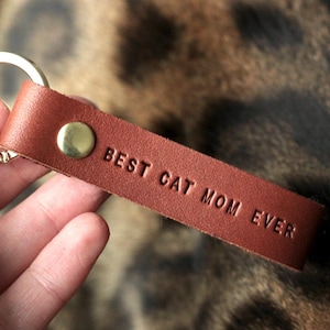 Meilleur papa/maman chat de tous les temps - Porte-clés en cuir personnalisé | Porte-clés personnalisé | Cadeau pour personne avec un chat | meilleur papa chat de tous les temps | Meilleure maman chat de tous les temps