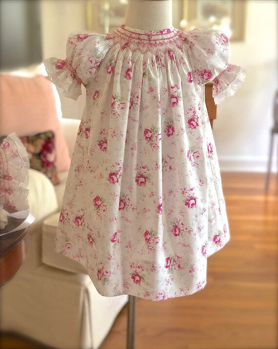 Classic Hand Smocked Sweet Heart Baby Girl  Dress Size  NB to 4 Shabby Chic Hand Smocked Dress Matching Bonnet