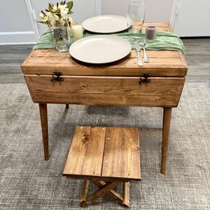 Mesa de picnic plegable de madera estilo bohemio, diseño rústico con caja de almacenamiento portátil, compartimento de madera, mesa y taburetes para viajes y camping.