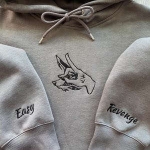 Sudadera con capucha bordada inspirada en Chainsaw Man