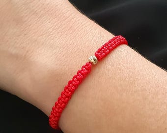Bracelet en macramé de la kabbale rouge avec perles en or massif 14 carats, bracelet de protection, de force et d'amour, cadeau de chance réglable pour elle, bracelet rouge pour maman
