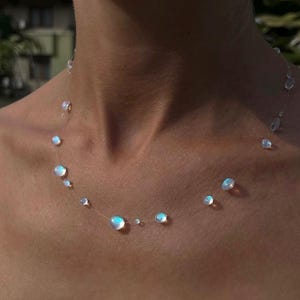 Handgjort dagghalsband "daggdroppehalsband. blått". Från Bali. Present till henne.