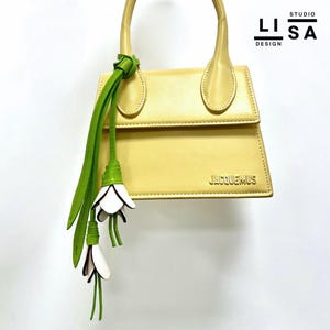 Charm de sac tulipe, cuir véritable 100 % fait main, porte-clé tulipe, breloque en cuir, porte-clé de sac, breloque de sac en cuir, breloque de sac à main en cuir, breloque de sac
