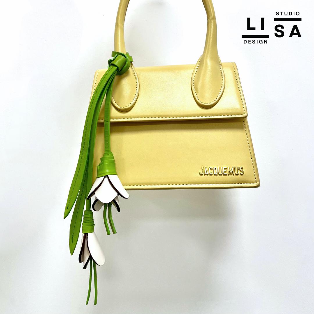 【LOEWE】Logo leather bag charm バッグチャーム レザー100% Logo leather bag charm in orange - Loewe | Mytheresa