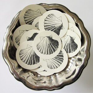 Clam Shell ronde cadeaulabels set van 10