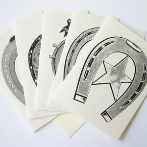 Jeu de cartes de notes en fer à cheval de 10 en ivoire blanc ou clair avec enveloppes assorties