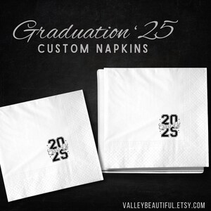 Servilletas para fiesta de graduación de 2025, suministros para fiestas desechables personalizados de 2 capas para la clase de 2025, servilletas personalizadas para graduación de la escuela secundaria o la universidad