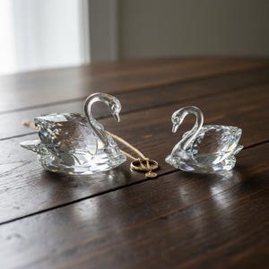 スワロフスキーの白鳥マーク - Etsy 日本