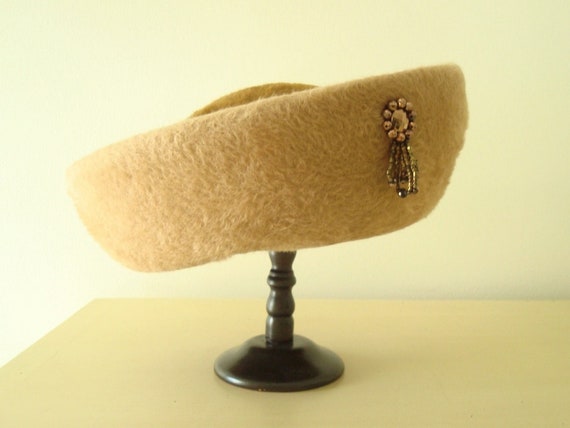 Vintage 1950s Elsa Schiaparelli bumper hat, fur f… - image 5