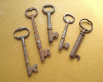 Fabulously rusty vintage skeleton keys, set of 5