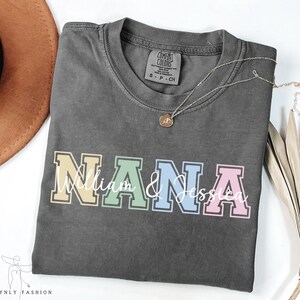 Personalized Grandma with name Shirt, Custom Grandma Shirt Comfort Colors® Grandma Tee with Grandkids Names Grandma Gift, Nana T shirt