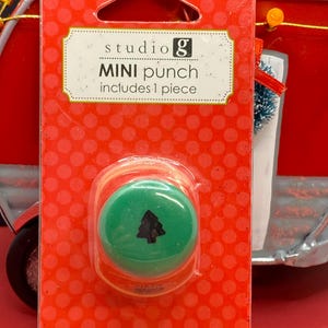 Studio G MIni Christmas Tree Paper Punch NIP