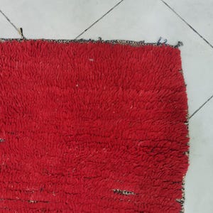 Handgjord röd marockansk löparmatta: Vintage boho hallmatta bild 8