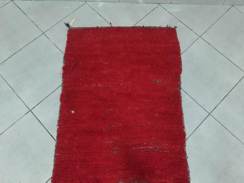 Handgjord röd marockansk löparmatta: Vintage boho hallmatta bild 3