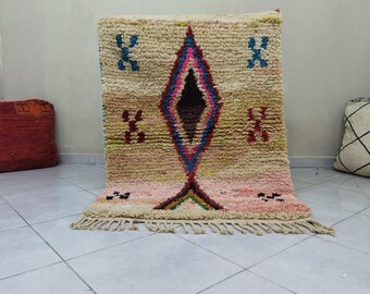 Alfombra bereber marroquí hecha a mano: alfombra bohemia de lana rosa