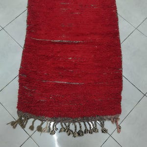 Handgjord röd marockansk löparmatta: Vintage boho hallmatta bild 9
