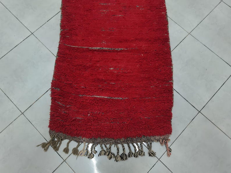 Handgjord röd marockansk löparmatta: Vintage boho hallmatta bild 9