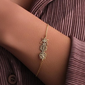 Personalized Birth Flower Bracelet, Custom Family Bracelet, Dainty 14K Gold Plated Flower Jewelry, Unique Gift for Mom, Meaningful Keepsake