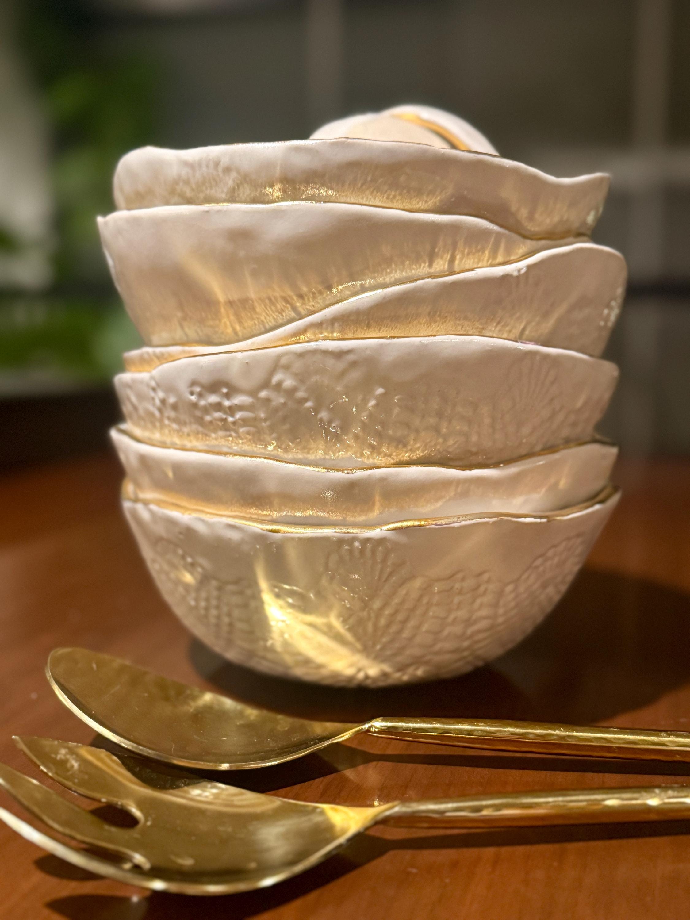 手作りの陶器製食器セット：22Kゴールドリム、ホワイト＆ゴールド
