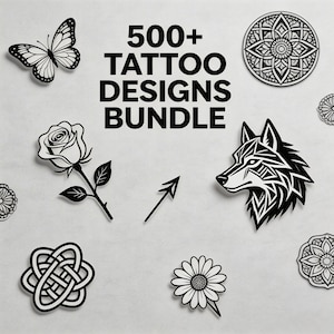 Può includere: Una collezione di disegni di tatuaggi in bianco e nero, tra cui una farfalla, una rosa, una testa di lupo, una freccia, una margherita e motivi geometrici. Il testo "500+ TATTOO DESIGNS BUNDLE" è visualizzato in grassetto, in nero.