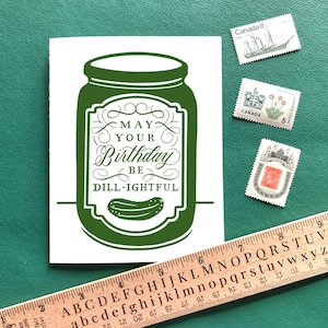 Tipografía de cumpleaños de pepinillo eneldo Tarjetas de felicitación