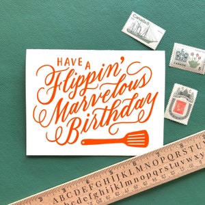 Flippin 'Merveilleux Anniversaire Spatule Typographie Carte de vœux