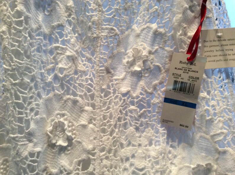 Woman\u2019s white lace shell lined size XL fits like size 16 Made by Ruby Lane