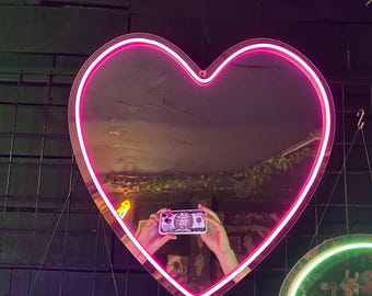 Herzförmiger LED-Spiegel Mit Neonlicht – USB-betrieben, Personalisierbar, 15-teilig Im Set (kaltweiß)