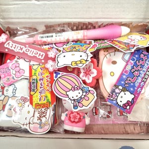 Zestaw upominkowy All Things Hello Kitty! (zawiera mini notatnik, portmonetkę, długopis, brelok i naklejki!)