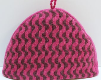 Tea cosy in PinkWave pattern