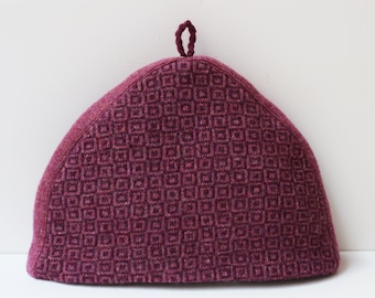 Tea cosy in Dark Pink Squares pattern