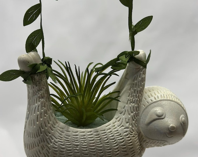 Hanging sloth planter in cement | Handmade craft decoration | Natural decorative planter