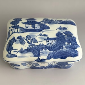 Vintage Chinoiserie Porcelain Lidded Box: Pagoda Landscape Scene (8.5&quot;L). Prized Possessions USA.