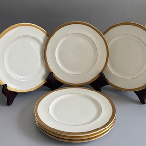 Set of 6 Royal Doulton “Royal Gold” Salad/Dessert Plates, English Fine Bone China, 8” in Diameter. Prized Possessions USA.
