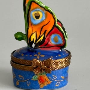 Limoges Rochard Butterfly Trinket Box: Hand-Painted Porcelain, Limited Edition. Prized Possessions USA.