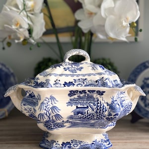Antique Mason's Ironstone Blue Willow Tureen, 19th Century. Prized Possessions USA.