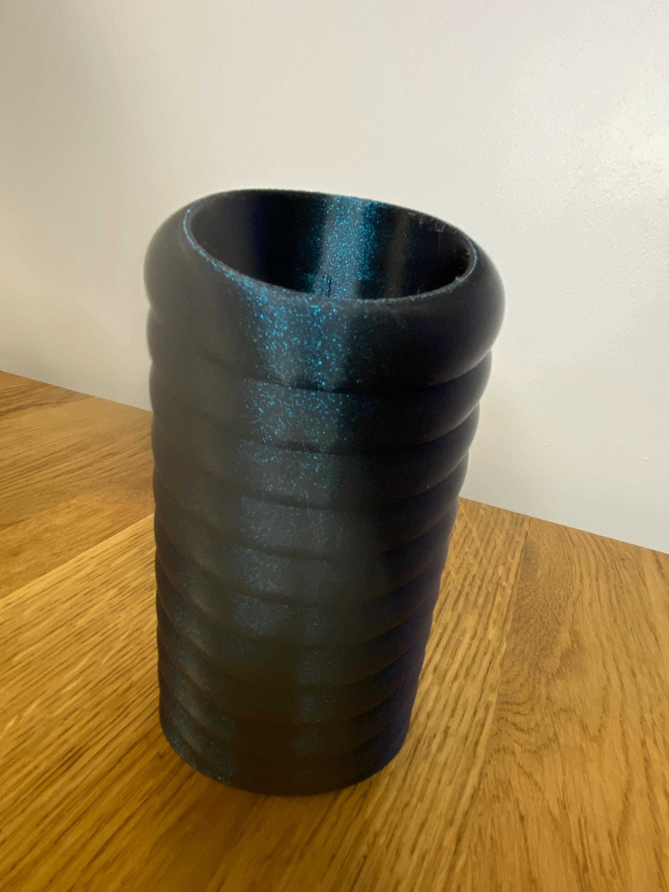 Chic Vase Swirly