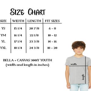 K&ouml;nnte beinhalten: Gr&ouml;&szlig;entabelle f&uuml;r Bella + Canvas 3001Y Jugend-T-Shirts. Die Tabelle zeigt die Gr&ouml;&szlig;en YS, YM, YL und YXL mit den entsprechenden Breiten- und L&auml;ngenma&szlig;en in Zoll und Passformen f&uuml;r die Altersgruppen 6-8, 10-12, 14-16 und 18-20.